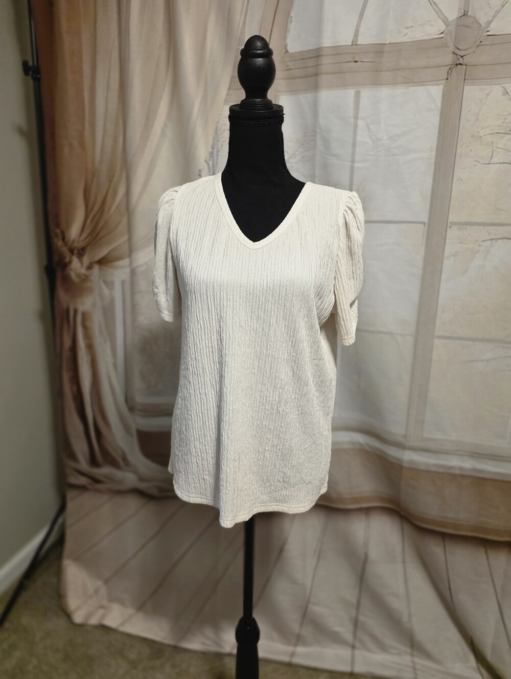 Kohl's Cream V-Neck Puff Short Sleeve Top